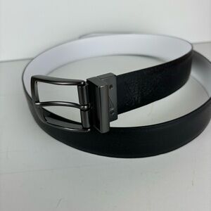 NIKE Reversible black/white Leather Belt w/silver gunmetal buckle-Men’s 38”